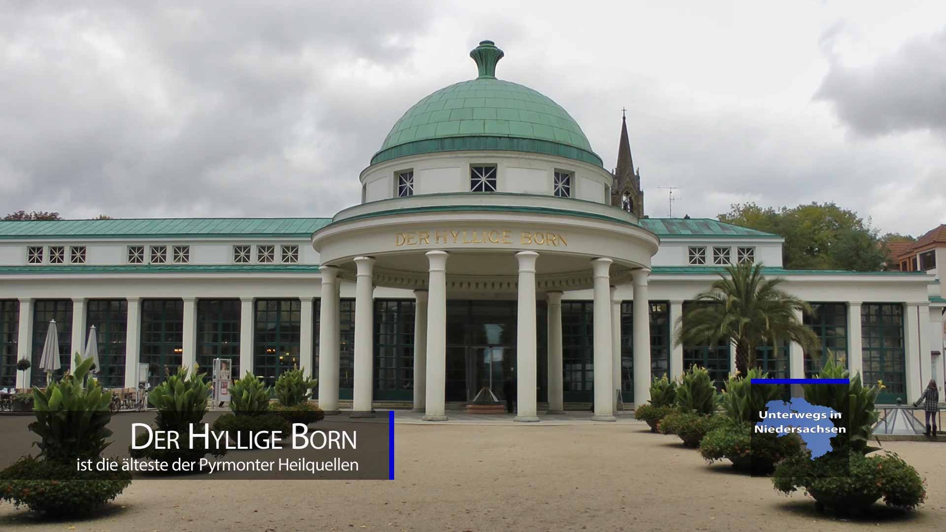 Brunnenplatz mit Wandelhalle